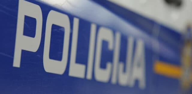 Kod dvojice muškaraca pretragom pronađeno oružje i droga