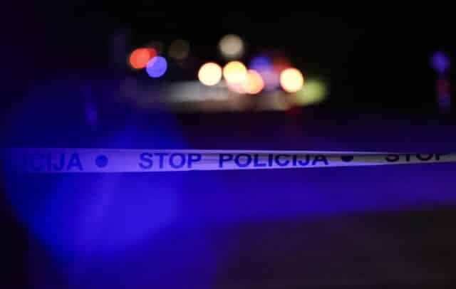 TRAGEDIJA KOD KUTINE Motociklist sletio s ceste i udario u dvorišnu ogradu, 25-godišnjak na mjestu preminuo