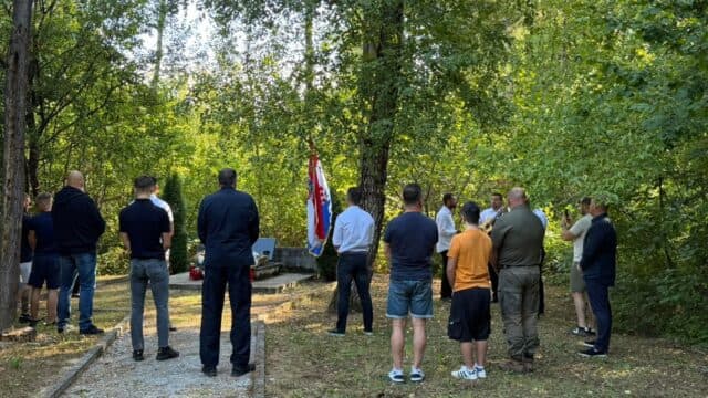 U Kotar šumi obilježena 17. obljetnica pogibije pirotehničara Marina Beretina