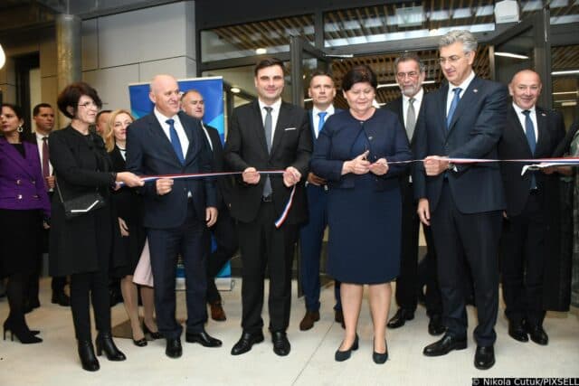 Plenković u Sisku otvorio novu zgradu Ekonomske škole