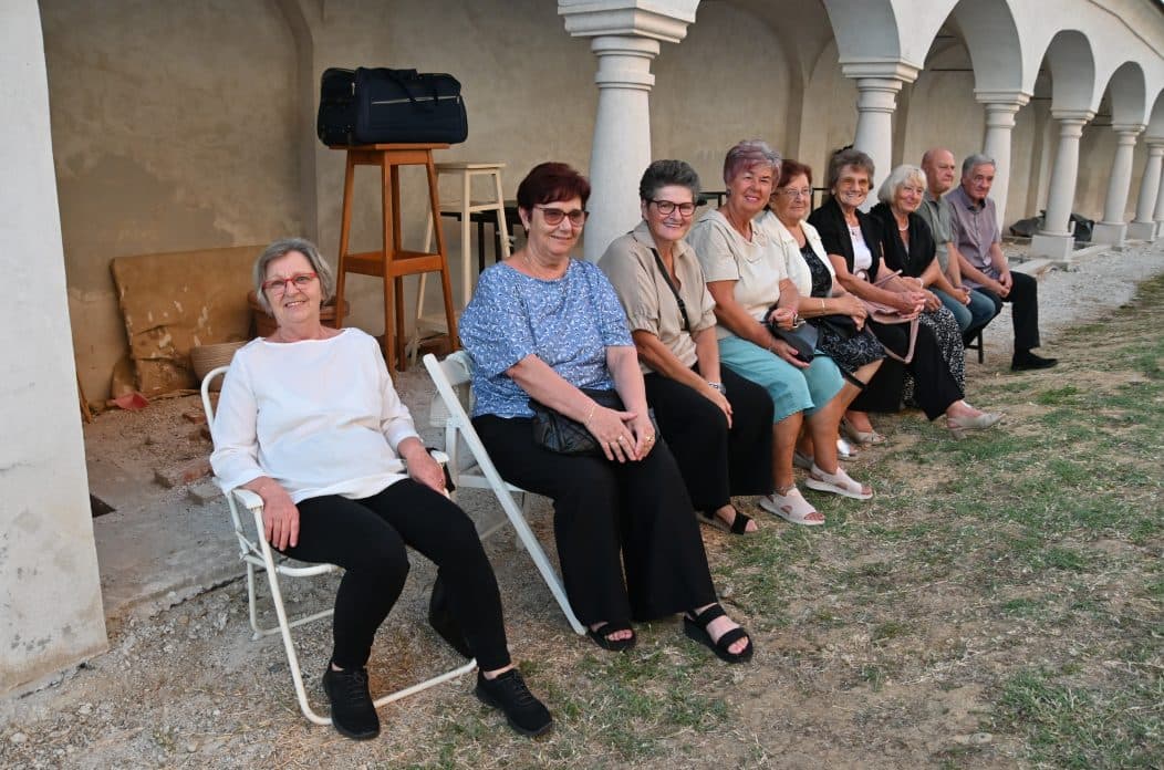 LOPATINEC Ovo je jedna ozbiljna ekipa – žene zauzele najbolje mjesto za Koncert pod zvijezdama