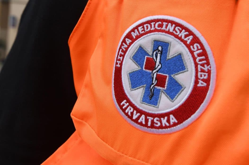 Šok na autocesti A3: Metak pogodio sanitetsko vozilo, medicinski tehničar završio u bolnici