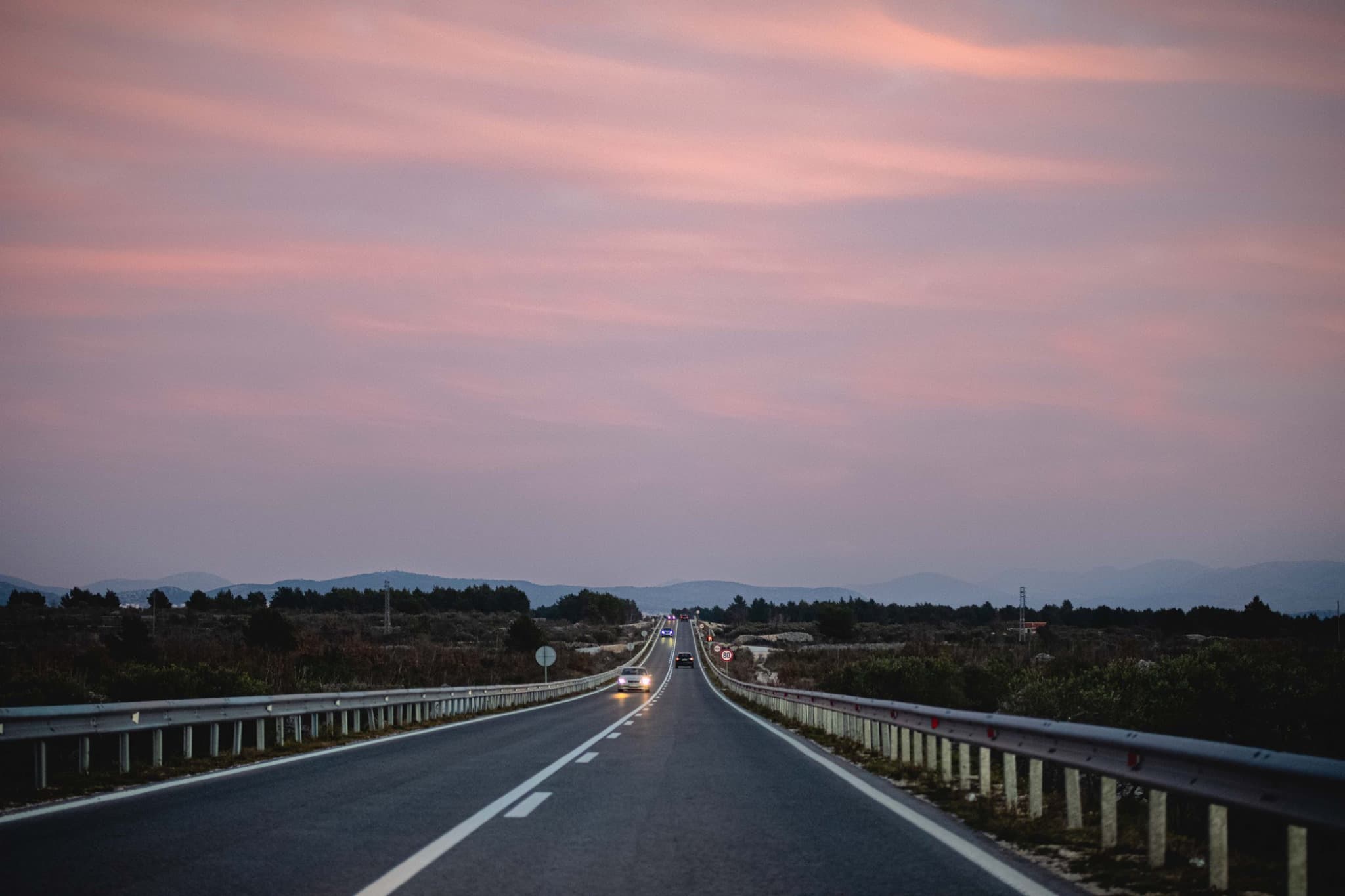 Olujna bura ograničila promet na A1, gužve prema grobljima: Od sutra obavezna dnevna svjetla