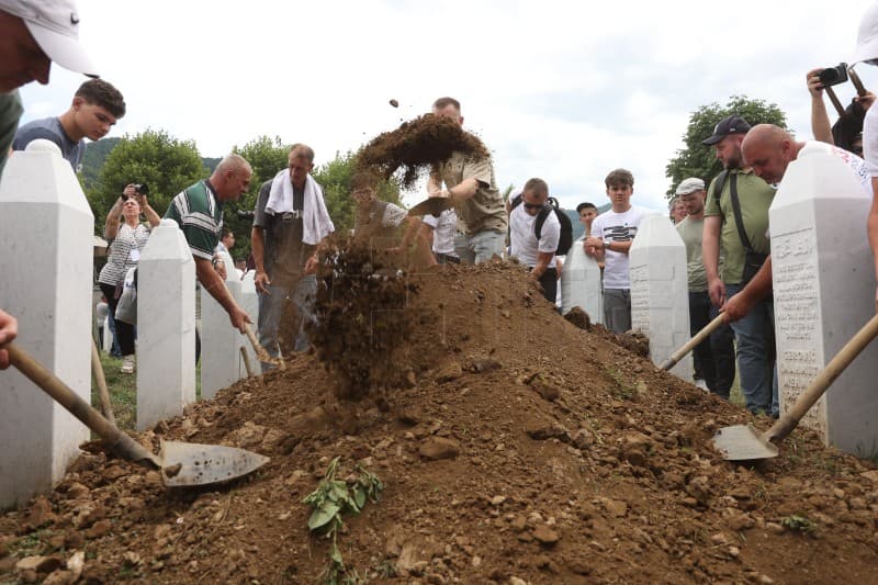 Nakon 31 godine u Srebrenici pokopano deset žrtava genocida