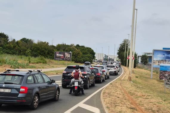 Čim se nad Pulom pojavi nekoliko oblaka, nastaje prometni kaos. 'Pitam se gdje ovi ljudi idu?'