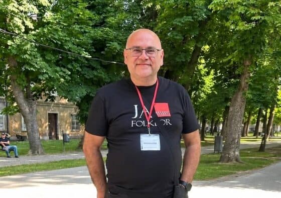 Dražen Makarun, umjetnički ravnatelj Smotre izvornog folklora Karlovačke županije Igra kolo
