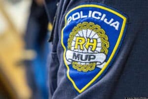 Dvije godine uhodio i uznemiravao muškarca, završio u pritvoru