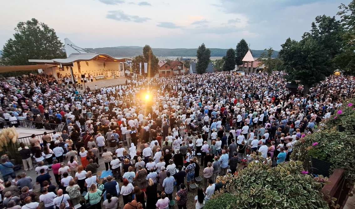 Veličanstveni prizori u Pleternici: više od 20 tisuća vjernika na slavlju svetkovine Gospe od Suza