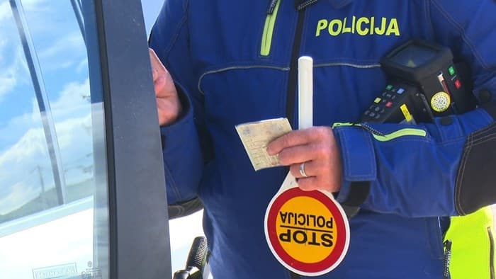 Pijan vozio autocestom u suprotnom smjeru, pa još vrijeđao policajce