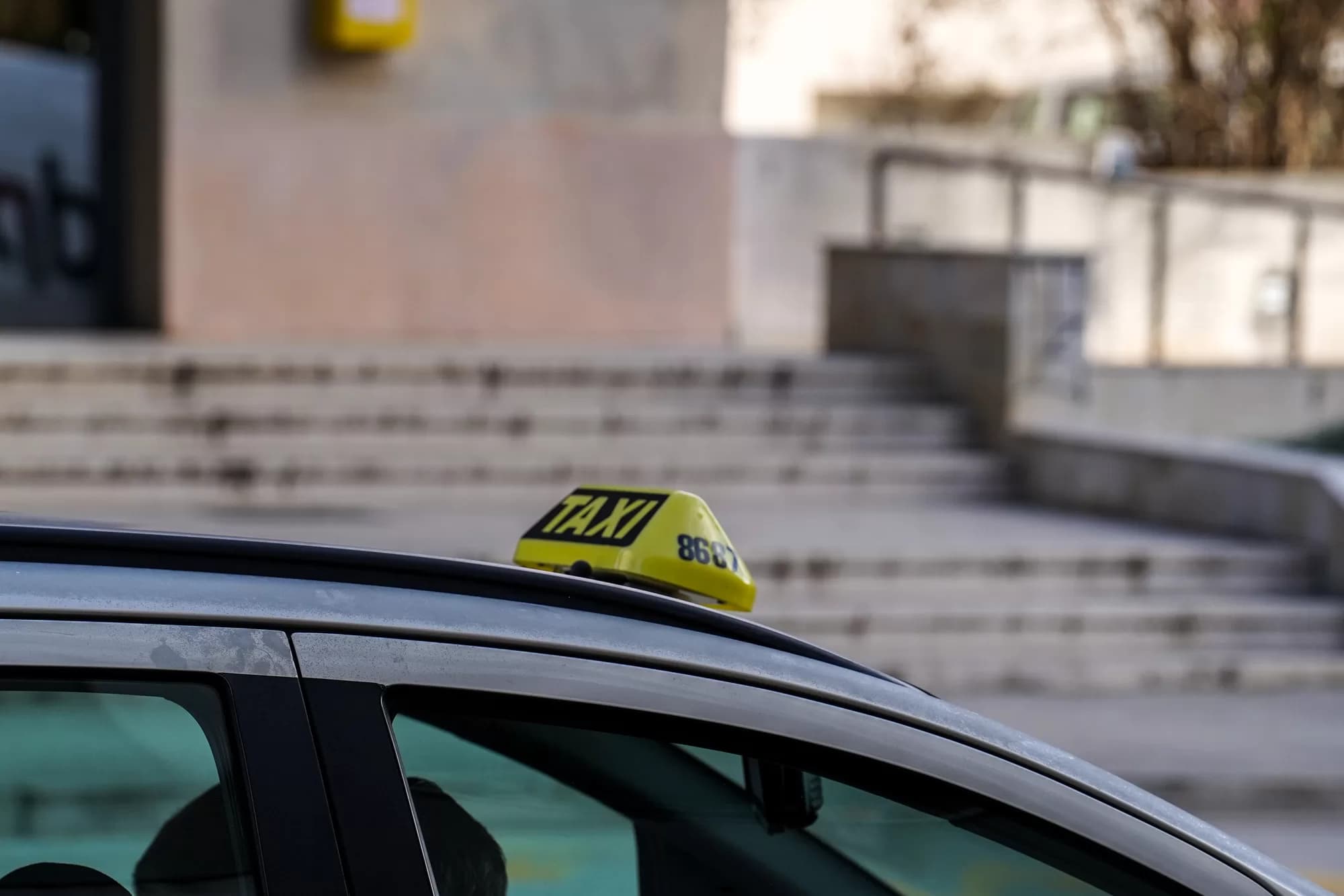 OTMICA ZBOG RAČUNA Taksistica zarobila strance u autu, pustila ih tek kad su platili suludu cifru!