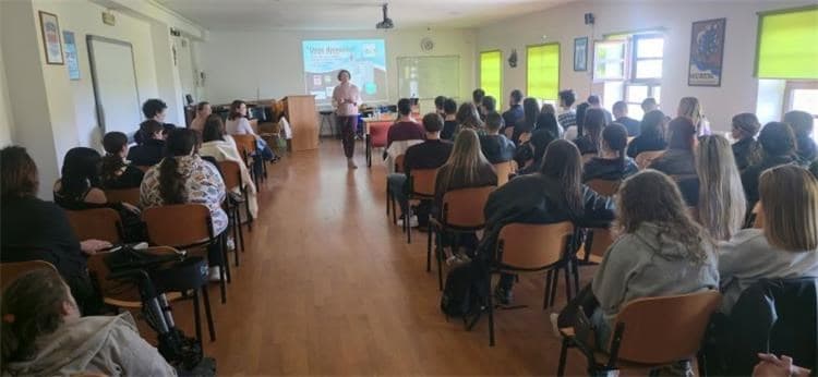 “DVIJE DJEVOJČICE” Edukacija srednjoškolaca o problematici trgovanja ljudima