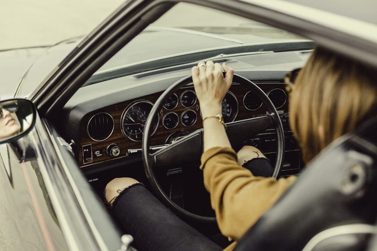 Stisnete gas, okretaji polete, ali auto ne ubrzava? Ovo ne smijete ignorirati