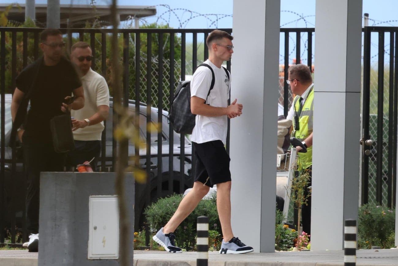 Dominik Livaković otputovao u Barcelonu na potpis, s njim krenula i poznata menadžerska ekipa