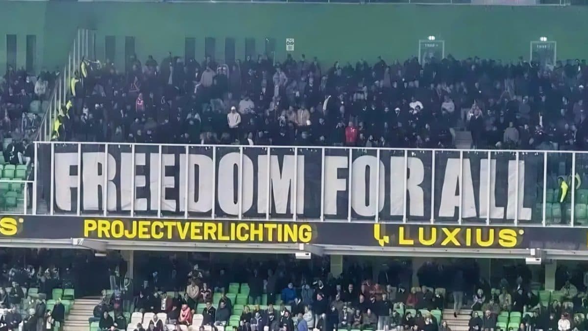 Iz Nizozemske stigla poruka nakon pritvaranja u Splitu: Navijači Ajaxa razvili golemi transparent...