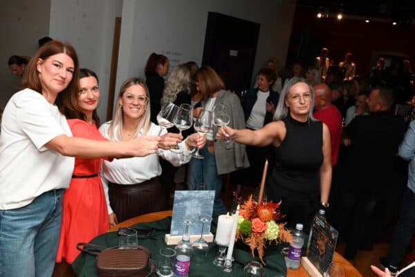 Vino u ozračju Preradovićeve baštine: “Wine Not!?” u Grabrovnici spojio okuse, stihove i glazbu u jedinstvenom ambijentu