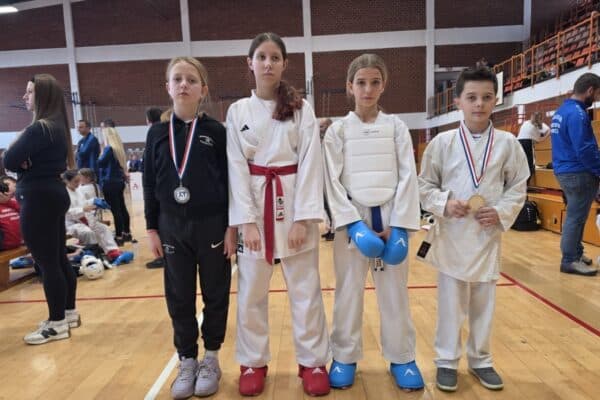 Pet medalja za mlade članove Karate kluba Virovitica u Ivancu
