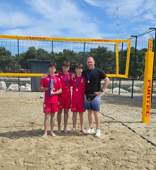 Učenici OŠ Finida osvojili medalju na županijskom natjecanju u odbojci na pijesku