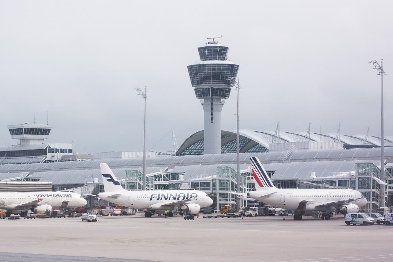 ZNATE LI SVOJA PRAVA? Kasni vam avion? Evo na što sve imate pravo i kako tražiti odštetu