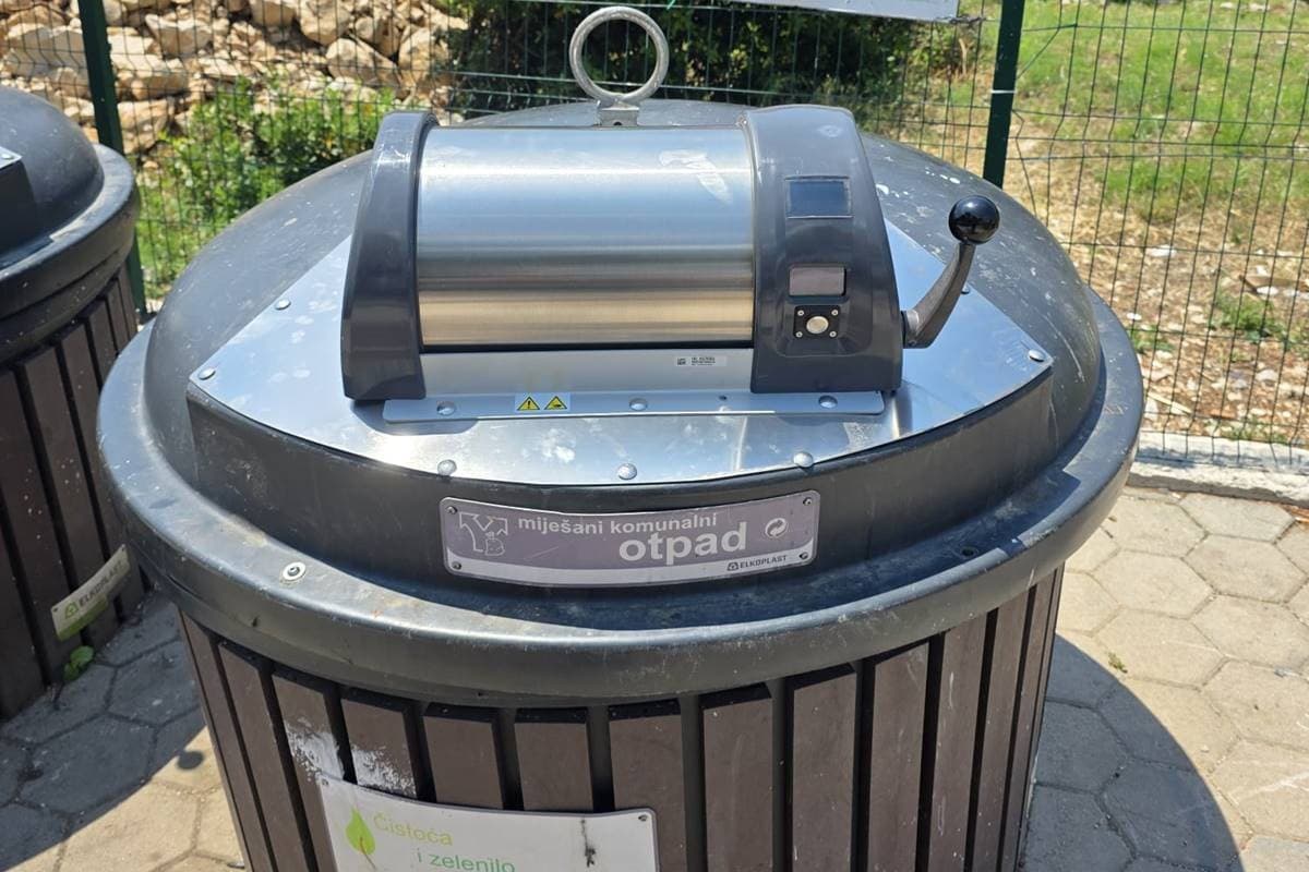 UGRADNJA OTPADOMJERA Započela ugradnja otpadomjera u Konavlima, evo što to znači