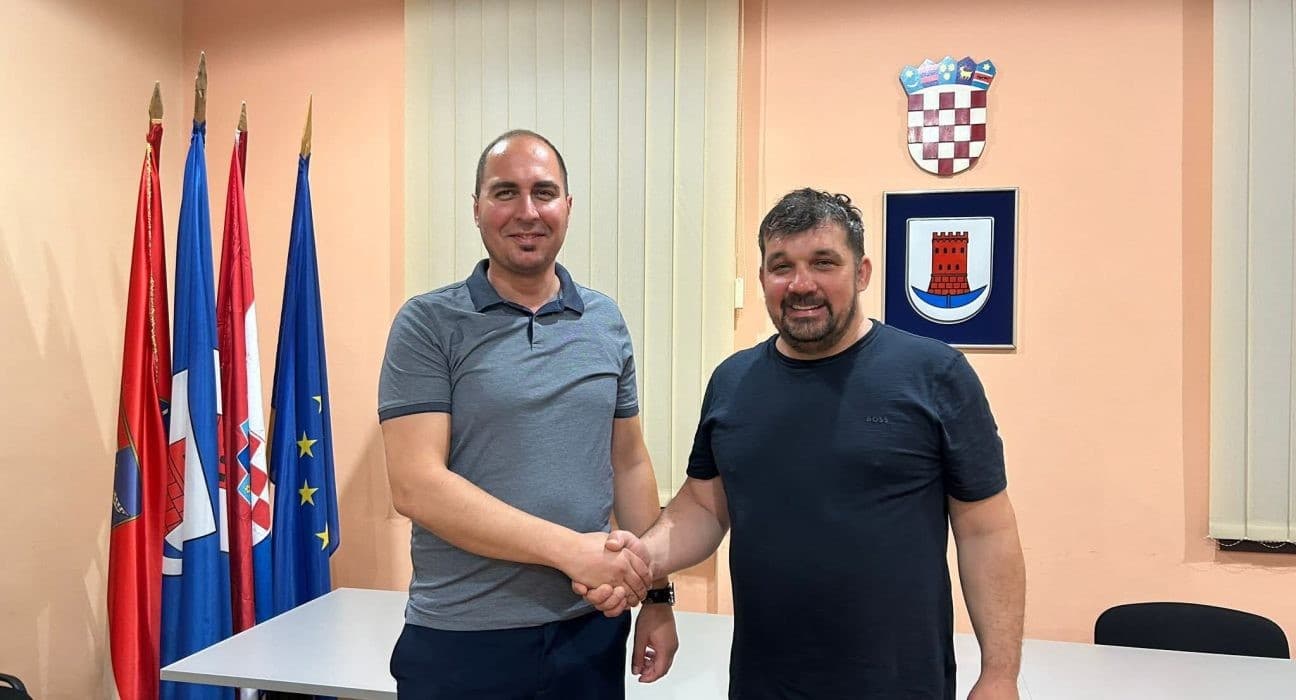 JEDNOGLASNA PODRŠKA Na IX. redovnoj sjednici Gradskog vijeća Grada Opuzena,  vijećnici su jednoglasno usvojili svih sedam točaka dnevnog reda.