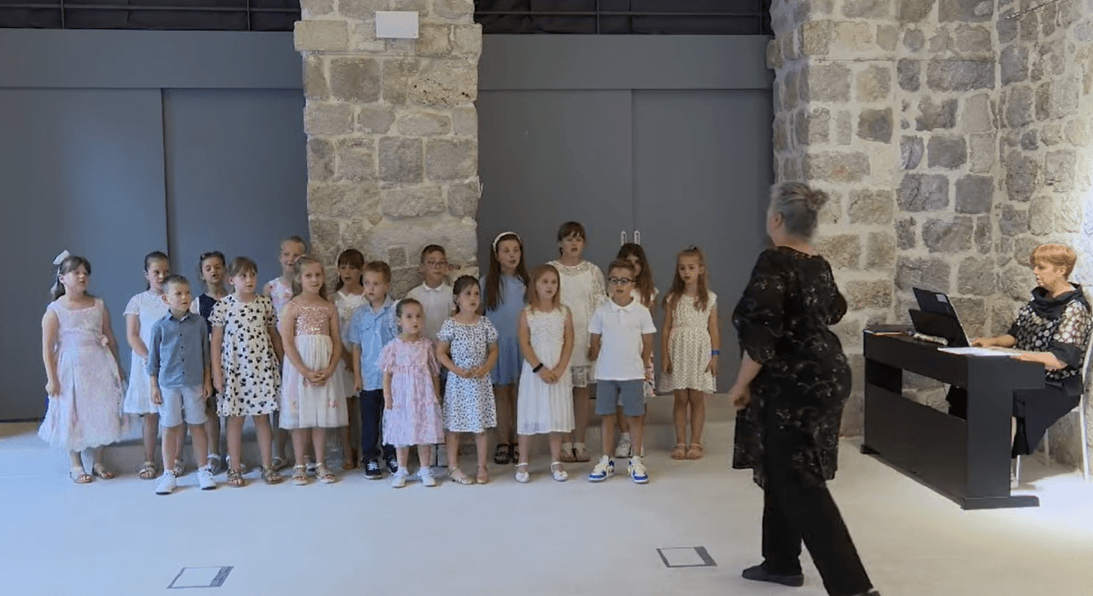 POVRATAK U ŠKOLSKE KLUPE UZ PJESMU Dječji zbor Dubrovnik poziva najmlađe na prvi susret
