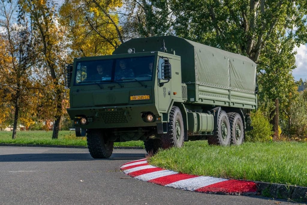 Stiže 98 kamiona Tatra: Hrvatski vojnici osposobljeni za obuku vozača novih kamiona