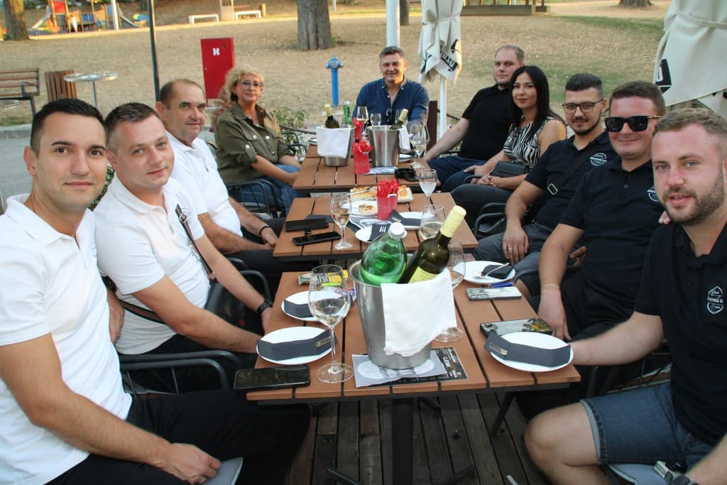 Tambura, pjesma i dobra atmosfera: Ivan Štivić koncertom uveličao Dan grada Slatine