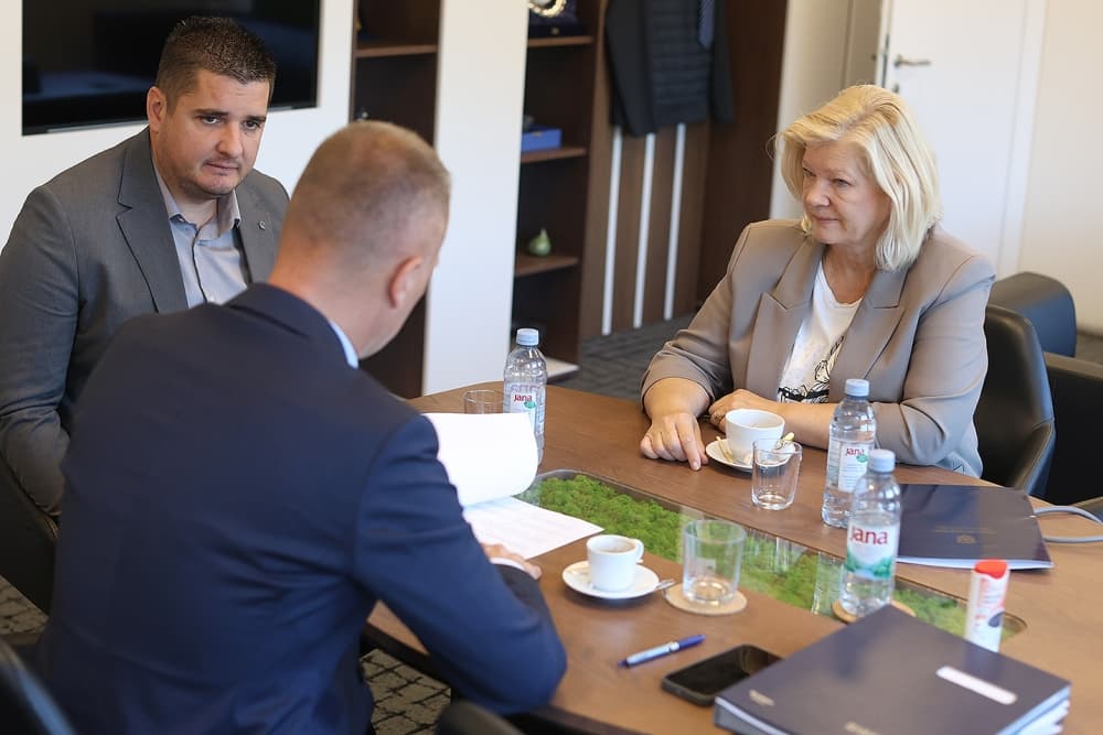 Državna tajnica u Ministarstvu prostornoga uređenja, graditeljstva i državne imovine, Sanja Bošnjak, županu Virovitičko-podravske županije, Igoru A...