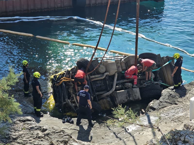 Policija otkrila kako je došlo do slijetanja kamiona Herculanee u more